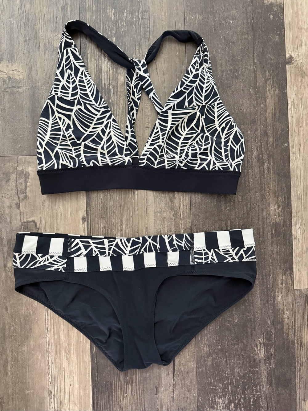 Women’s Black & White Patterned Bikini Set
